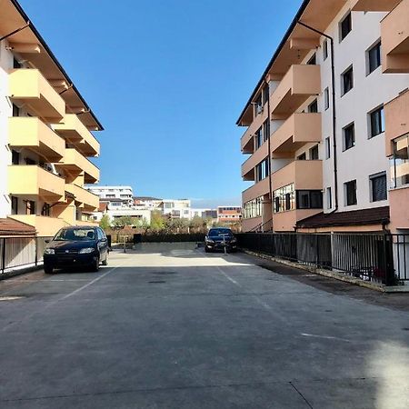 Garsoniera- Bulevard Dem Radulescu Рымнику-Вылча Экстерьер фото